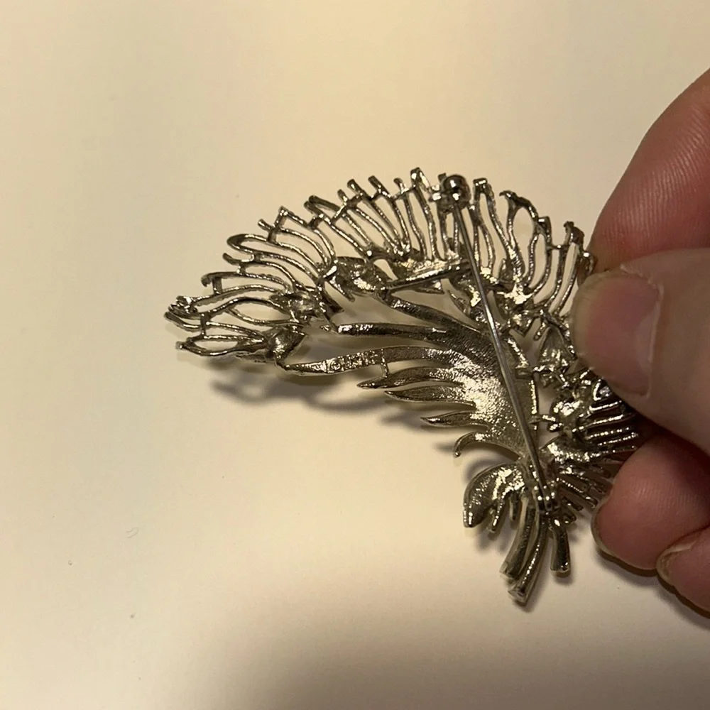 Lisner Silver Tone Leaf Look Brooch Marked